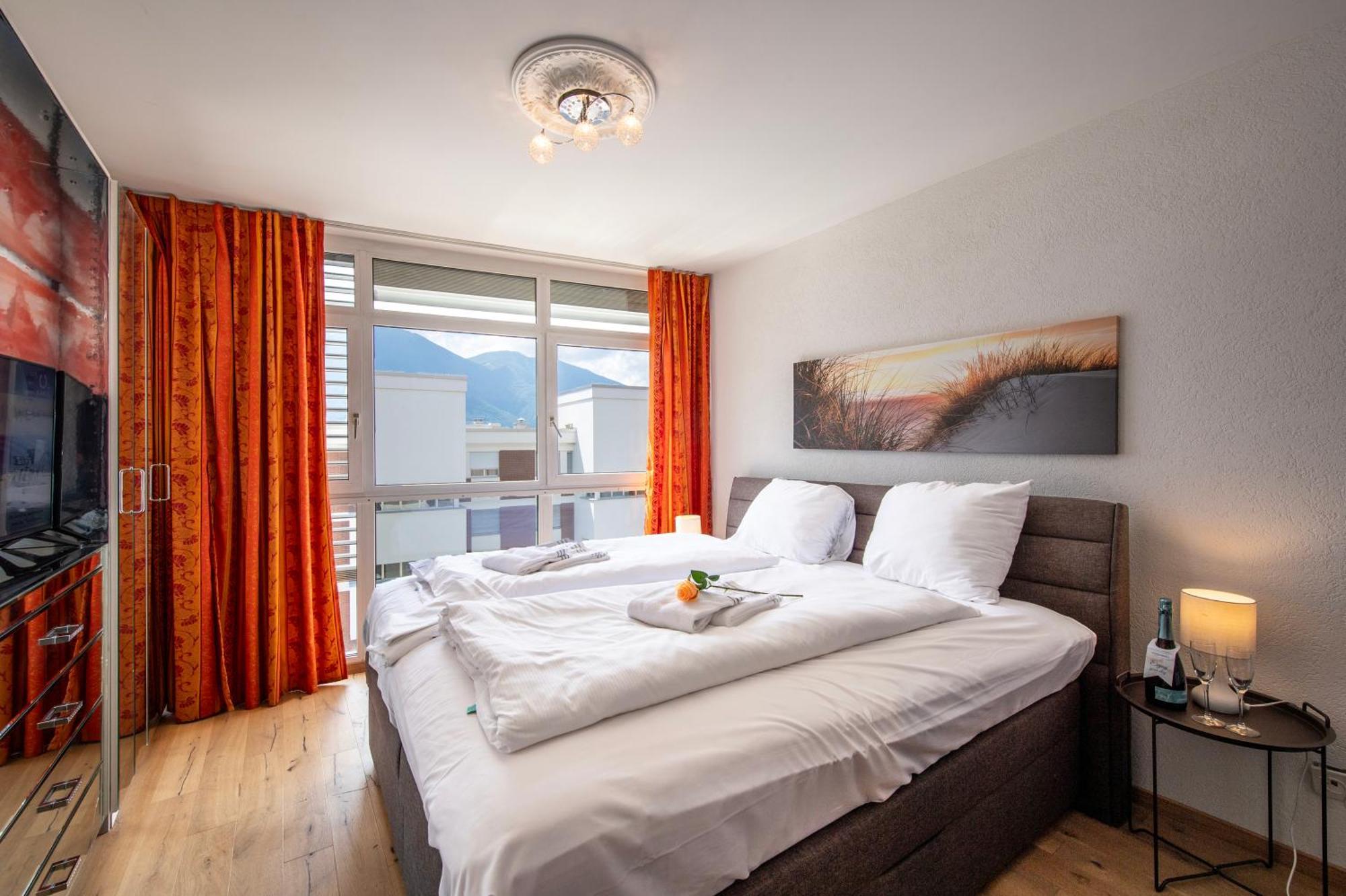 Divina Minusio Apartment Bagian luar foto