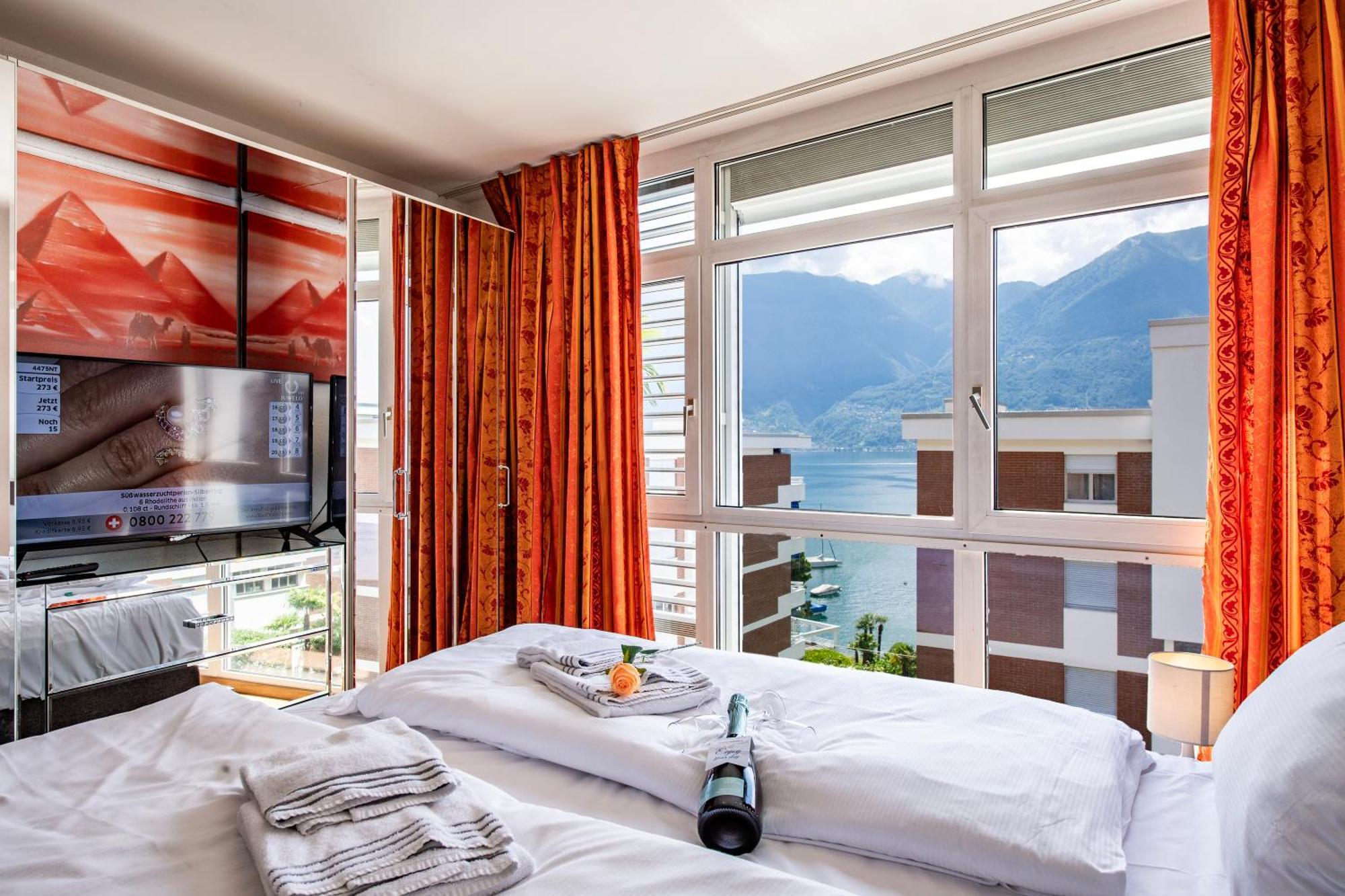 Divina Minusio Apartment Bagian luar foto